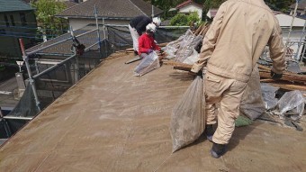 所沢市北中 セキスイかわらU屋根 葺き替え工事 剥がし作業