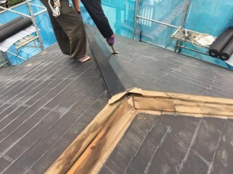所沢市山口 セネターカバー 棟板金撤去