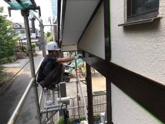 所沢市若狭 屋根葺き替え・カバー工事 付帯部塗装 破風・雨樋塗装作業3