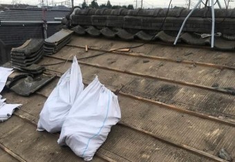 瓦剥がし後掃除
