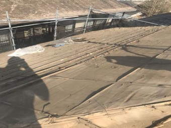 屋根瓦撤去後清掃