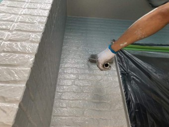所沢市東所沢 屋根カバー、外壁塗装工事 無機系塗料 中塗り、上塗り作業 (3)