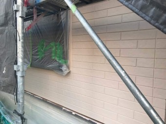 狭山市広瀬 屋根・外壁多彩模様塗装 ベースカラーの塗装2