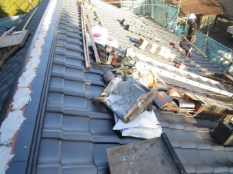 入間市宮寺 和型の瓦屋根から新東「極」へ瓦葺き替え工事 本棟取り