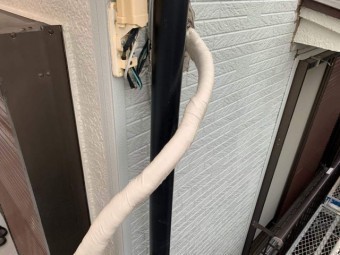 所沢市 西狭山ケ丘 付帯部塗装 雨戸、霧除け、エアコン室外機ホースまき直し (4)