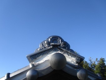 入間市宮寺 和型の瓦屋根から新東「極」へ瓦葺き替え工事 本棟取り鬼