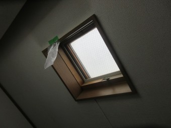 所沢市和ケ原 屋根カバー工事、外壁塗装、ベランダ防水工事 現地調査 天窓からの雨漏り 室内