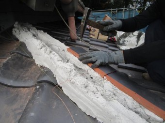 入間市宮寺 和型の瓦屋根から新東「極」へ瓦葺き替え工事 棟取り