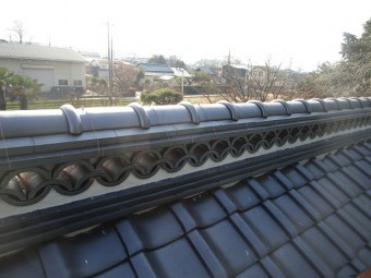 入間市宮寺 和型の瓦屋根から新東「極」へ瓦葺き替え工事 本棟