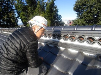 入間市宮寺 和型の瓦屋根 新東「極」瓦葺き替え工事 店長検査