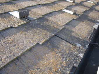 狭山市広瀬 屋根・外壁塗装 ベランダ防水 現地調査 スレート屋根の劣化、割れ