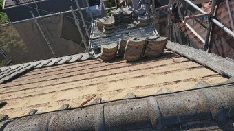 東京都東大和市 屋根葺き替え、外壁塗装工事 既存瓦屋根材剥がし