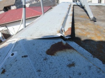 狭山市笹井 屋根カバー、葺き替え工事 外壁塗装 現地調査 板金の浮き