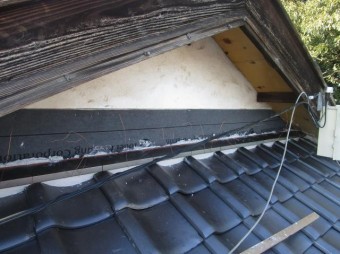 入間市宮寺 和型の瓦屋根 新東「極」瓦葺き替え工事 壁取り合い雨押え