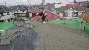 所沢市若狭 屋根葺き替え工事 既存スレート屋根 剥がし2