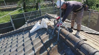 東京都東大和市 屋根葺き替え、外壁塗装工事 既存瓦屋根材剥がし3