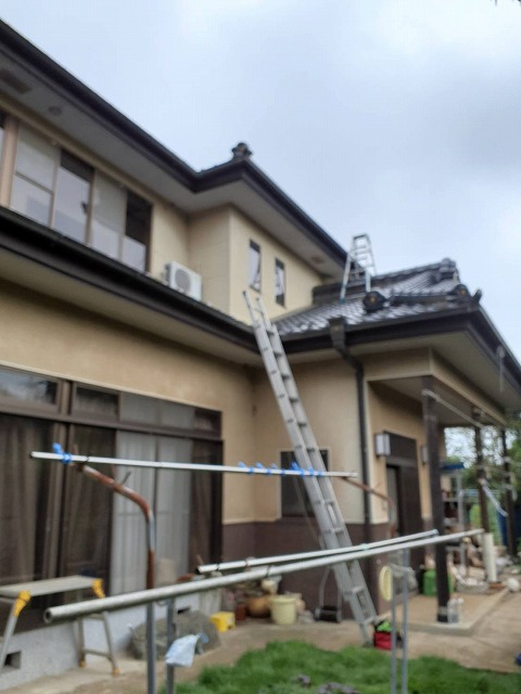 狭山市　和瓦屋根　銅板を使った谷板金の経年劣化、雨漏り！