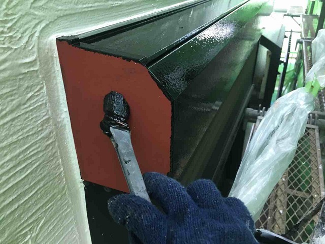 東京都　東村山市　屋根カバー工事　外壁塗装作業　付帯部塗装　シャッターボックス