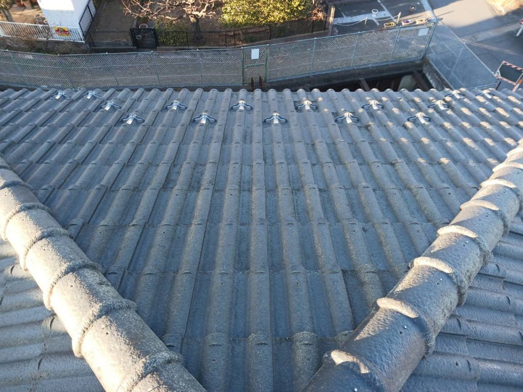 所沢市で突然の訪問業者に屋根劣化を指摘され点検、瓦の釘浮き・ひび割れ・苔カビを確認