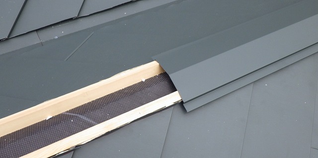 棟板金の納まり