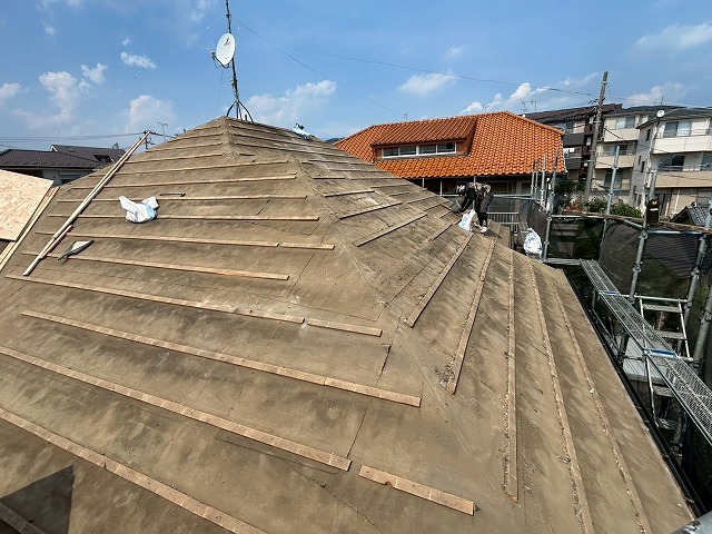 瓦撤去後の屋根下地