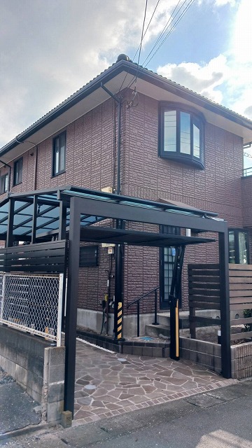 所沢市にて、屋根工事・太陽光パネル新設工事の足場架設準備