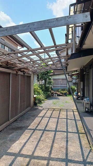 波板撤去後の車庫屋根