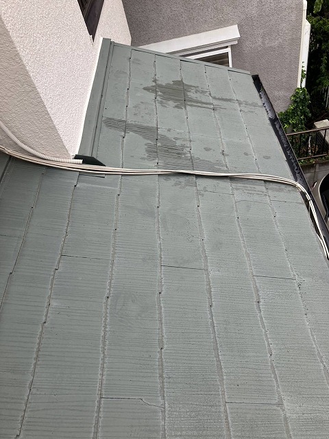 劣化した屋根の全体