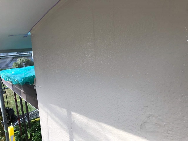 所沢市北中　屋根葺き替え、外壁塗装工事　外壁上塗り後乾燥