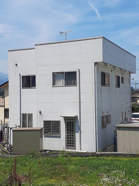 秩父郡横瀬町：外壁の経年劣化現象あれこれ【ひび割れ・剥がれ・チョーキング】