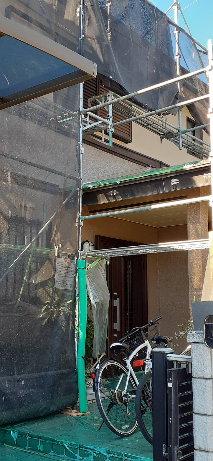 杉戸町：外壁塗装の最終工程　丁寧に上塗り作業を終えました！