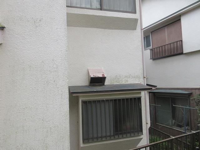 東京都東大和市　屋根葺き替え、外壁塗装工事　現地調査　付帯部のサビ、汚れ、塗膜剥がれ