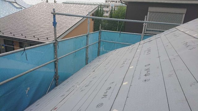所沢市　東所沢　屋根カバー、外壁塗装工事　防水ルーフィングシート施工１ (3)
