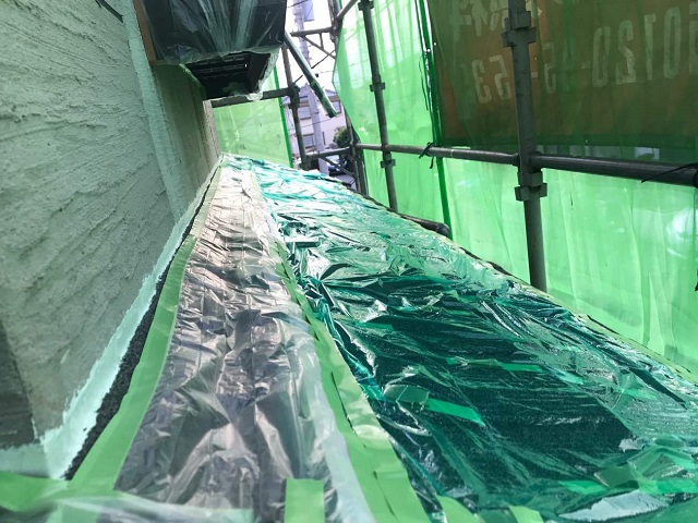 東京都　東村山市　屋根カバー工事　外壁塗装　養生作業