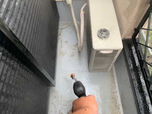 狭山市広瀬台　屋根・外壁塗装　高圧洗浄作業 (1)