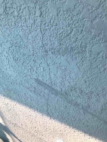 狭山市笹井　屋根カバー、葺き替え工事　外壁塗装　現地調査　外壁のひび割れ