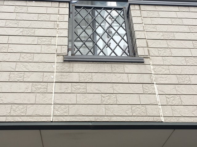 所沢市和ケ原　屋根カバー、天窓撤去、外壁塗装工事　現地調査　外壁目地コーキングの劣化