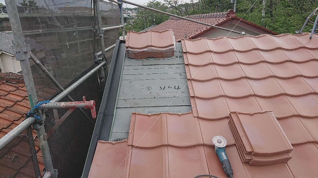 東京都東大和市　屋根葺き替え、外壁塗装工事　屋根材ＲＯＯＧＡ　施工２
