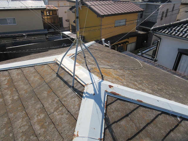 狭山市笹井　屋根カバー、葺き替え工事　外壁塗装　現地調査　スレート屋根の劣化