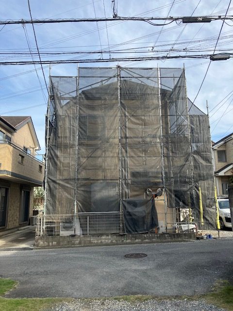 所沢市のO様邸（木造２階建て戸建住宅）で屋根葺き替え工事＆外壁塗装工事＆雨樋交換工事が始まりました