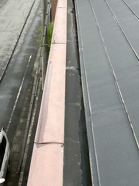 マンション屋上の雨どい