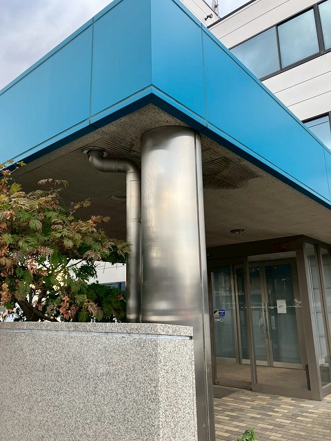 所沢市の工場で雨漏り点検!折板屋根は無事でしたが軒天の張替をご案内しました