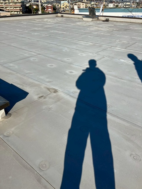 所沢市で屋上防水と笠木点検を実施、笠木のつなぎ目が外れており非常に危険な状態