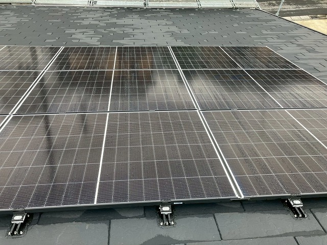 所沢市で太陽光パネル設置後の金具や配線の点検、「強風でパネルが心配」というお客様