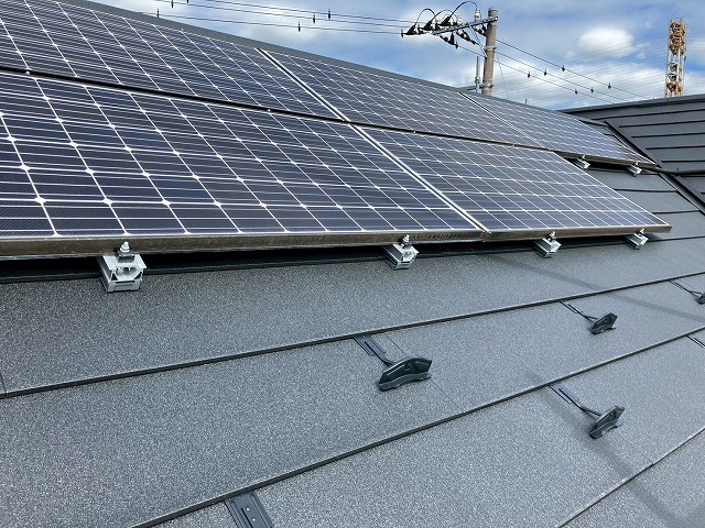 所沢市|屋根上に設備設置前に屋根カバー工事!屋根上に設備を設置するときの注意点