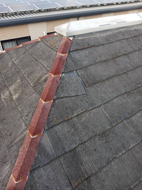 スレートも破損している状況