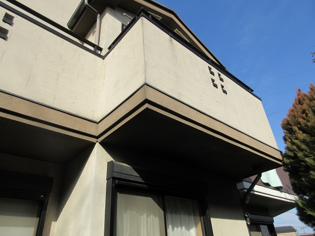 東京都　東村山市　屋根カバー工事　外壁塗装作業　付帯部塗装　ベランダ塗装　施工前