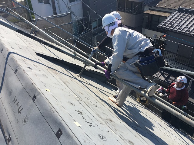 所沢市和ケ原　屋根カバー、天窓撤去、外壁塗装工事　防水ルーフィングシート施工２