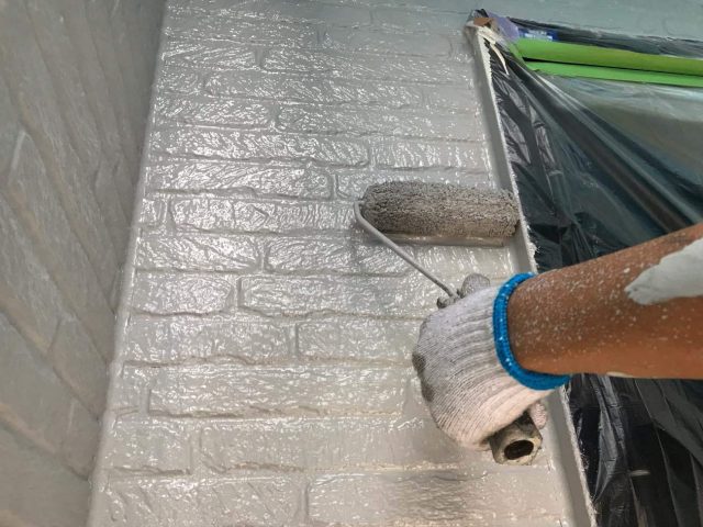 所沢市東所沢　屋根カバー、外壁塗装工事　無機系塗料　中塗り、上塗り作業 (4)