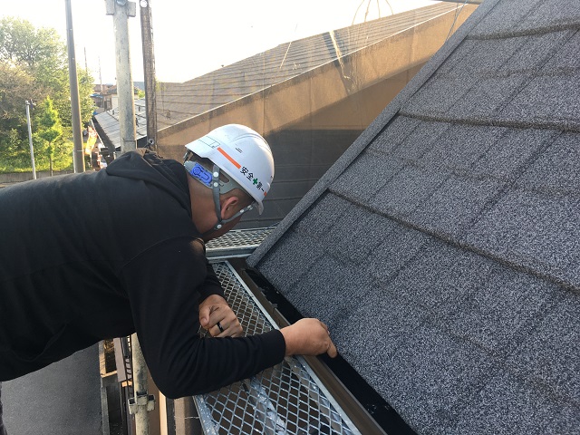 所沢市和ケ原　屋根カバー、天窓撤去、外壁塗装工事　屋根材セネター施工2